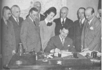 <span itemprop="name">New York State Governor Thomas E. Dewey signs a...</span>
