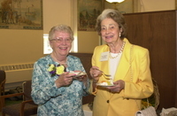 <span itemprop="name">Annette DeLyser '49 poses with Eunice Whittlesey...</span>
