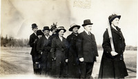 <span itemprop="name">Students from the class of 1915 during a hike to...</span>