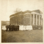 <span itemprop="name">A photograph of unidentified students and faculty...</span>
