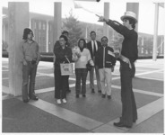 <span itemprop="name">An unidentified student giving a campus tour...</span>