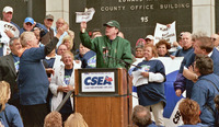<span itemprop="name">AFSCME President Gerald McEntee holds up a sign...</span>